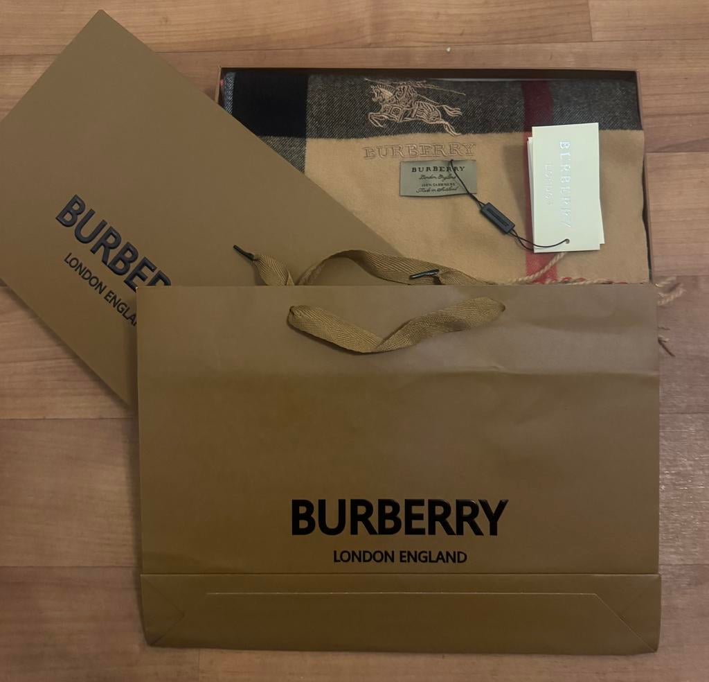 Écharpe Burberry, Vêtements | Femmes, Bonnets, Écharpes & Gants, Neuf, Écharpe, Enlèvement ou Envoi