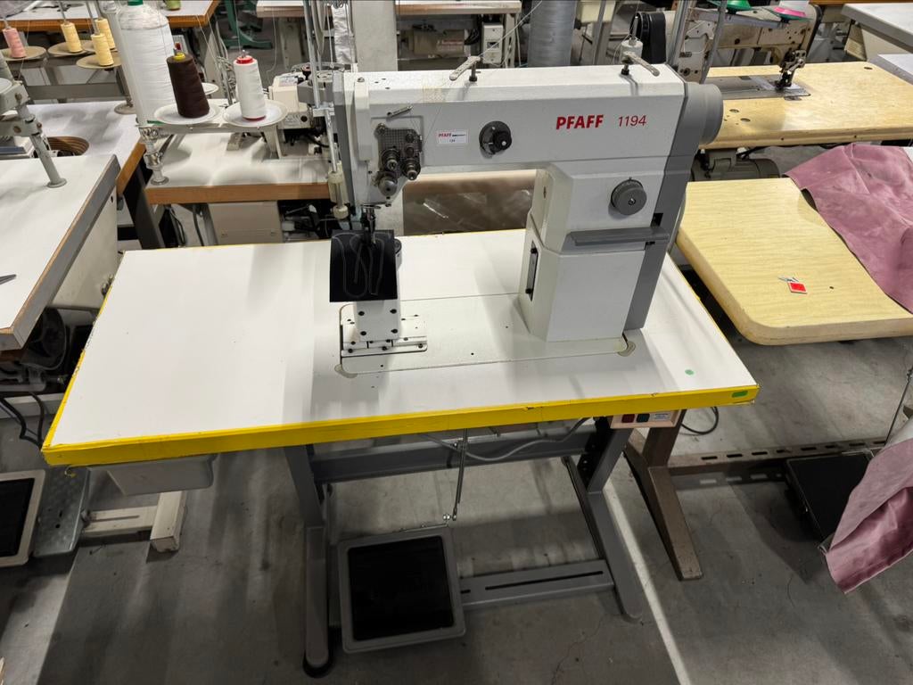 Industriele naaimachine pfaff 1194 dubbel naald rolvoet, Hobby en Vrije tijd, Naaimachines en Toebehoren, Ophalen of Verzenden
