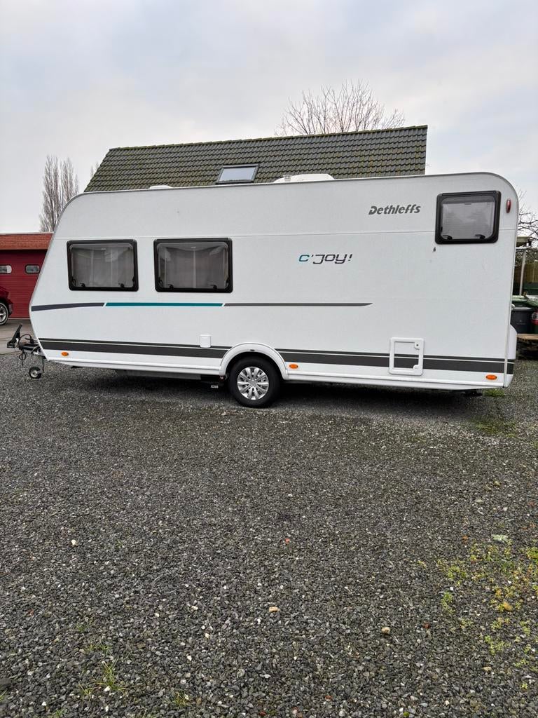 Detcleffs c’joy 480 bouwjaar 2023 max 1500 kg laad vermogen, Caravans en Kamperen, Caravans, Hordeur, Stapelbed, Treinzit, Particulier