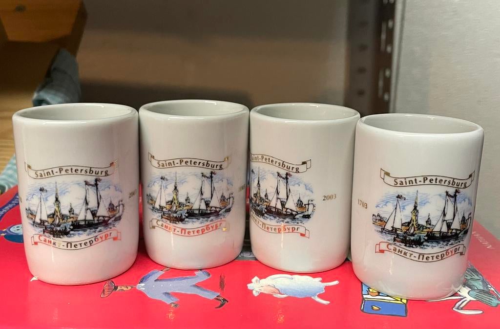 Set de 4 verres à shot Saint Petersburg Porcelaine, Enlèvement ou Envoi, Comme neuf