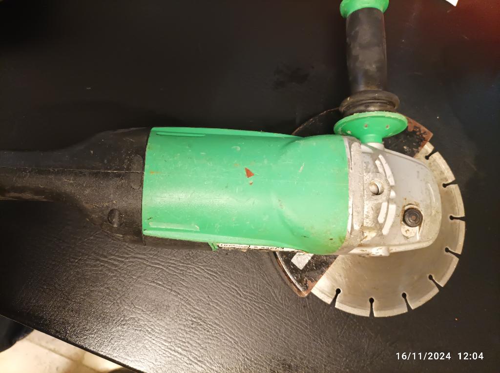 DISQUEUSE HITACHI, Bricolage & Construction, Outillage | Meuleuses, Enlèvement, Utilisé