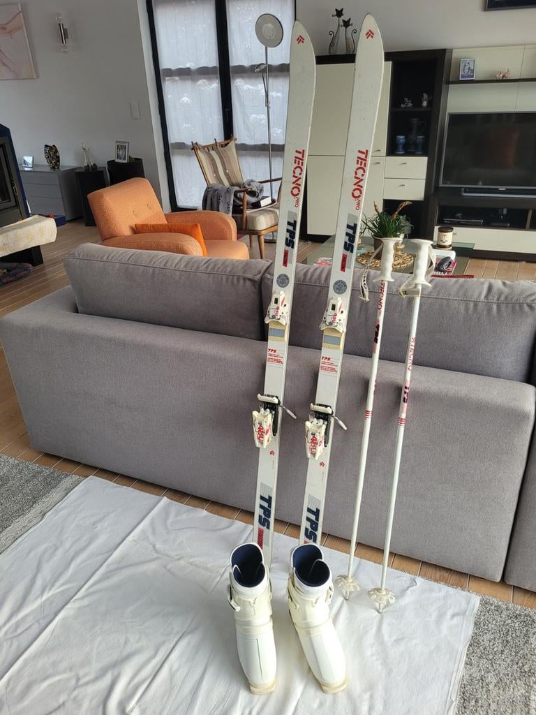 Skis techno Intersport+bâtons (110cm)+ bottines Raichel, 160 à 180 cm, Autres marques, Enlèvement, Utilisé