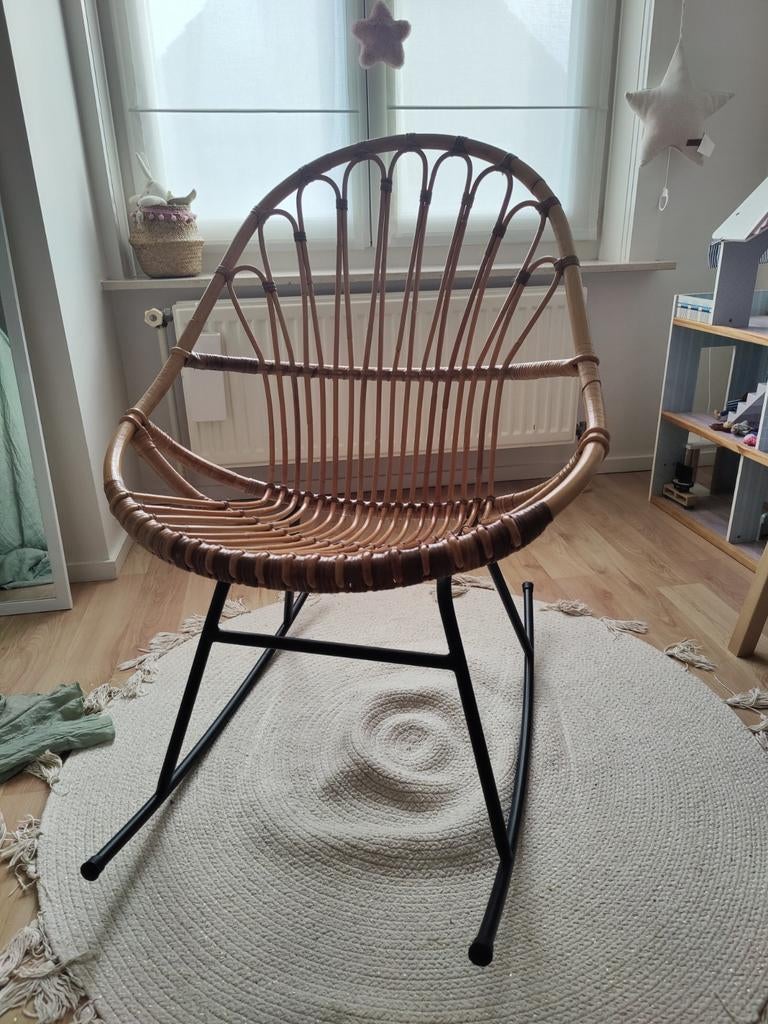 Rotan schommelstoel, Huis en Inrichting, Ophalen, Zo goed als nieuw
