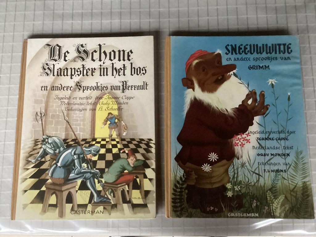 2 oude sprookjes albums Casterman 1947 GRIMM en PERRAULT, Boeken, Sprookjes en Fabels, Ophalen of Verzenden, Gelezen