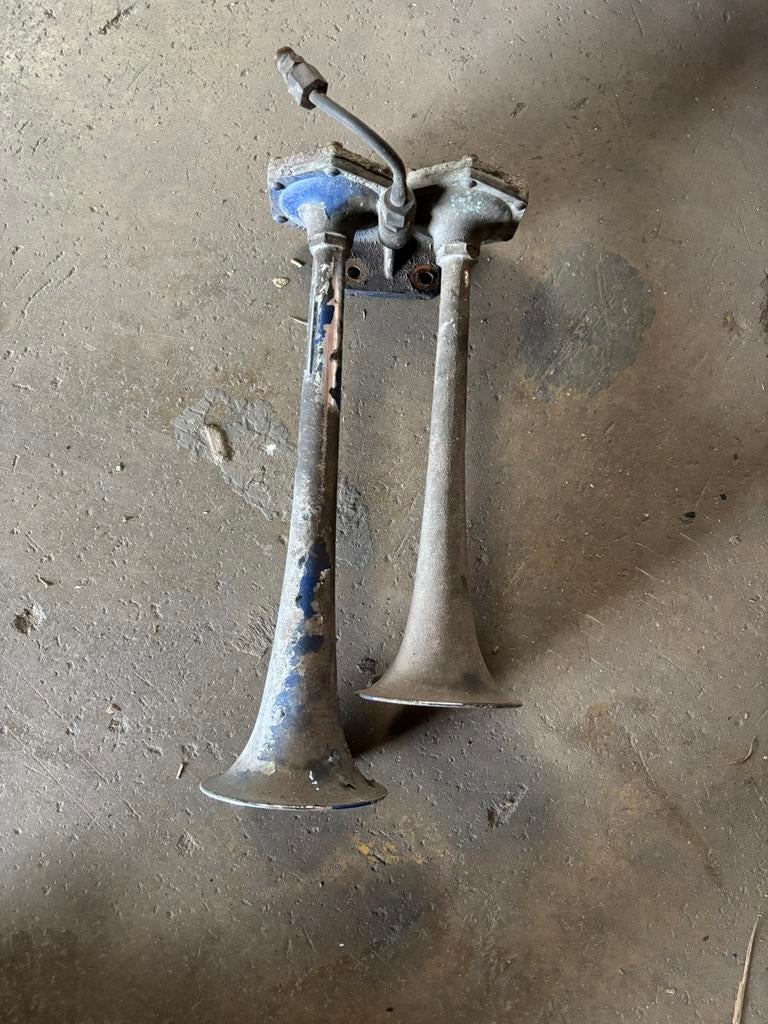 Luchthoorn werkend afgehaald, Ophalen