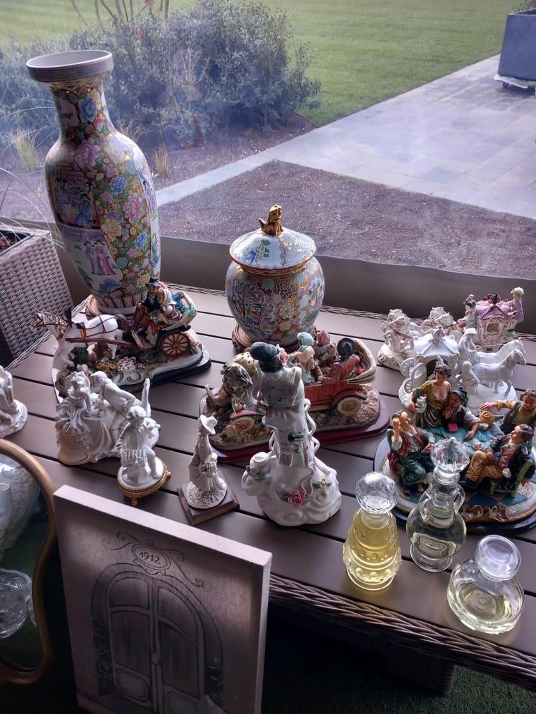 Vazen, beelden, Enlèvement