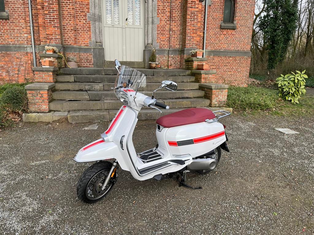 Mooie Lambretta 200 Special 8/2022 met 3200km als nieuw!, Motoren, Scooter, Particulier, 169 cc, 1 cilinder