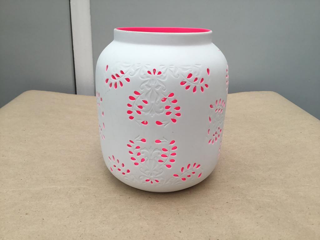 Chandelier en biscuit blanc avec intérieur rose, Moins de 25 cm, Enlèvement ou Envoi, Comme neuf, Bougie