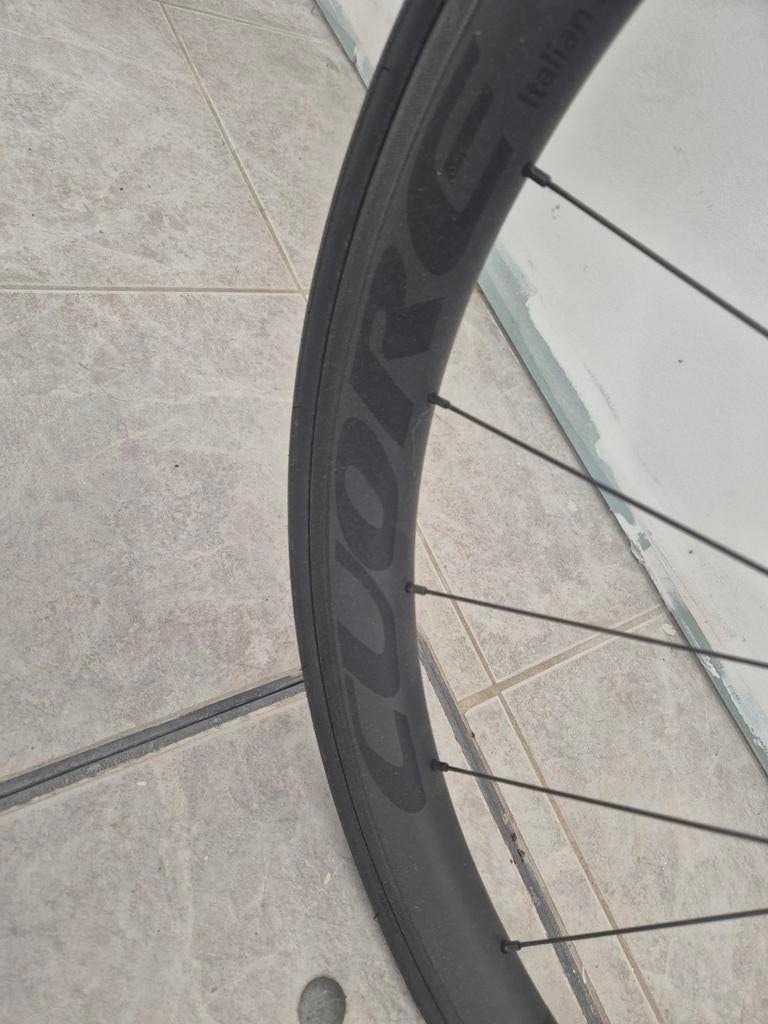 Te koop: Cuore carbon wielset – 50 mm – velgrem – racefiets, Ophalen