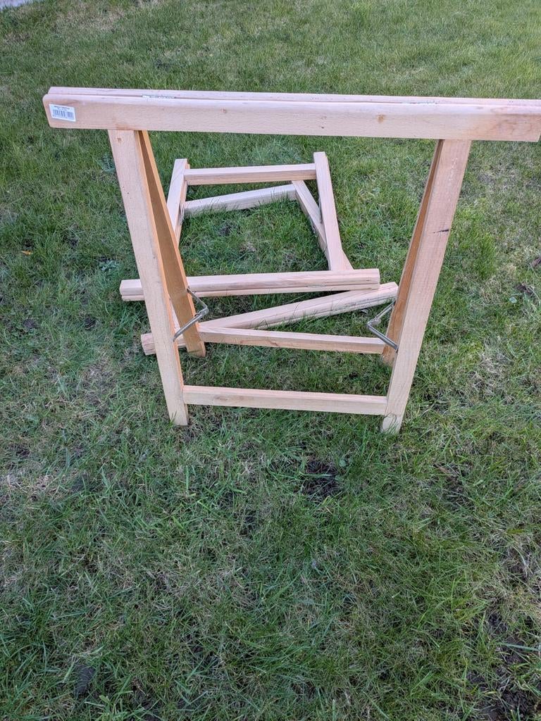 Drie schragen in hout, Ophalen