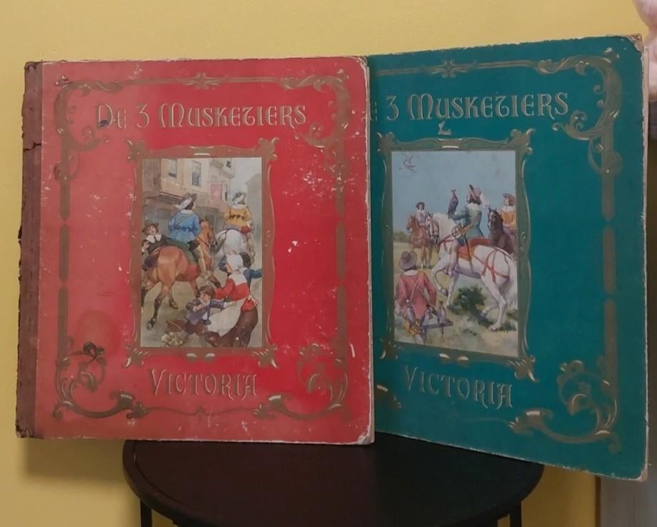 De drie musketiers vintage boeken verzamel 2 stuks, Antiek en Kunst, Ophalen of Verzenden