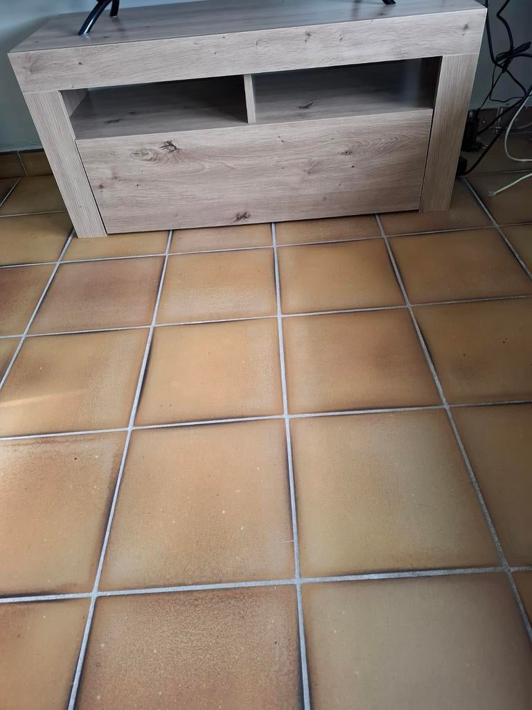 Tv kastje 3maand oud met deur, Ophalen, Nieuw