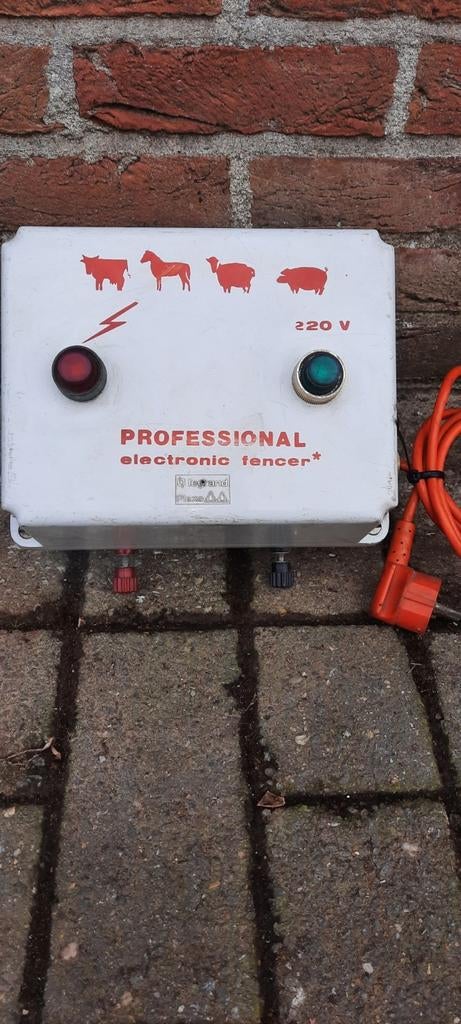 Schrikdraad apparaat 2x220volt