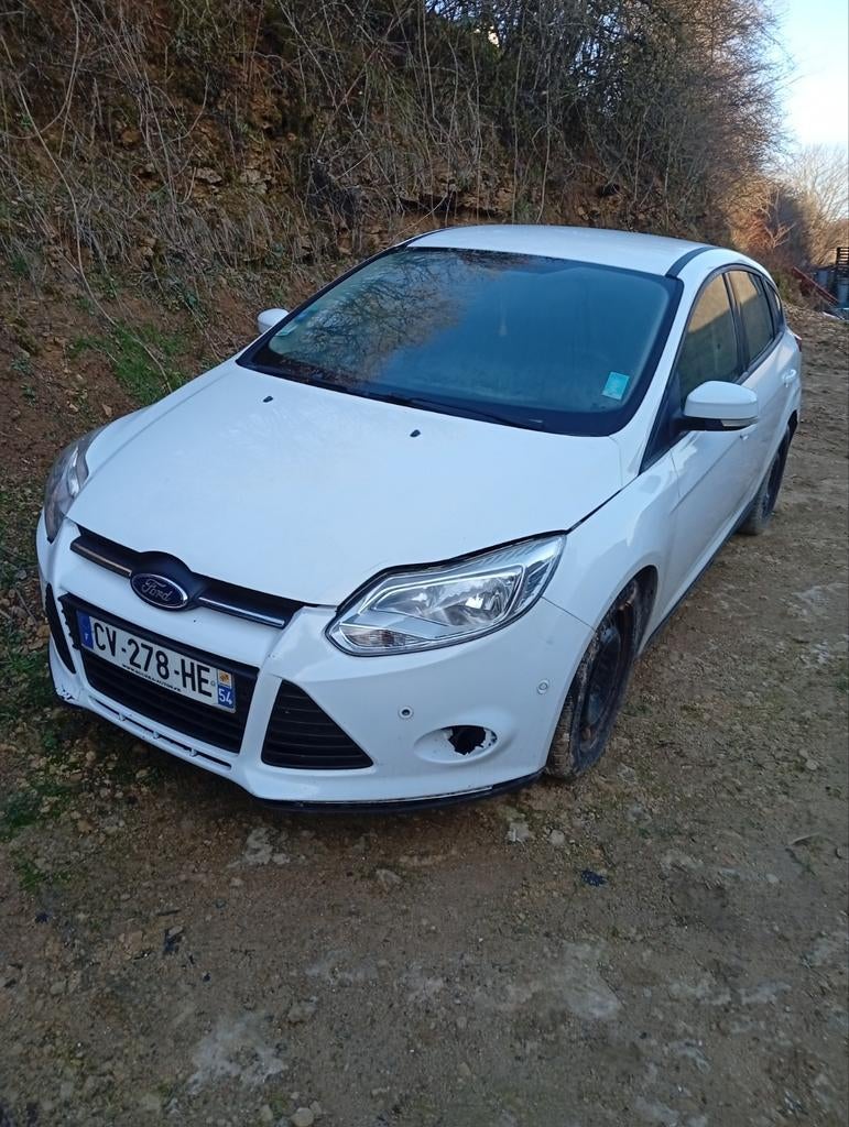 Vente d’une forte focus 3 de 2013 essence problème joint de, Enlèvement ou Envoi