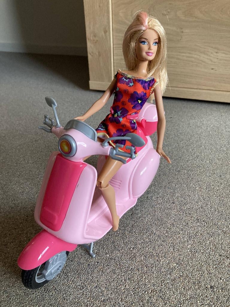 Opruim veel speelgoed o.a. deze barbie+scooter voor 10 euro, Ophalen of Verzenden, Barbie
