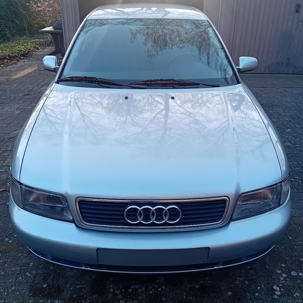 Audi A4 1.9 TDI '96 Automaat voor opkoper: export/onderdelen, Autos, Audi, Argent ou Gris, Achat, A4, 5 portes