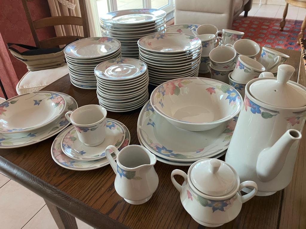 Volledig servies, Huis en Inrichting, Keuken | Servies, Ophalen, Zo goed als nieuw, Compleet servies