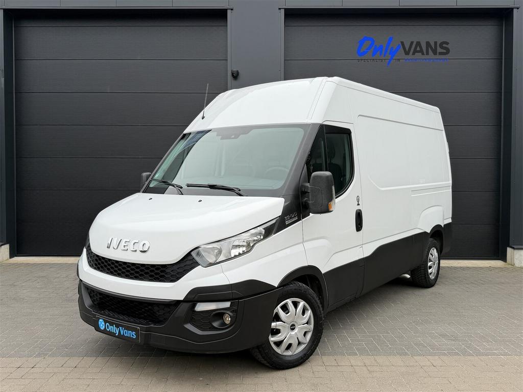 Iveco Daily 3.0D Hi-Matic / 35s17 / 3 Zitpl / Trekhaak 3.5, Auto's, Bestelwagens en Lichte vracht, Euro 5, Zwart, 0 kg, Wit