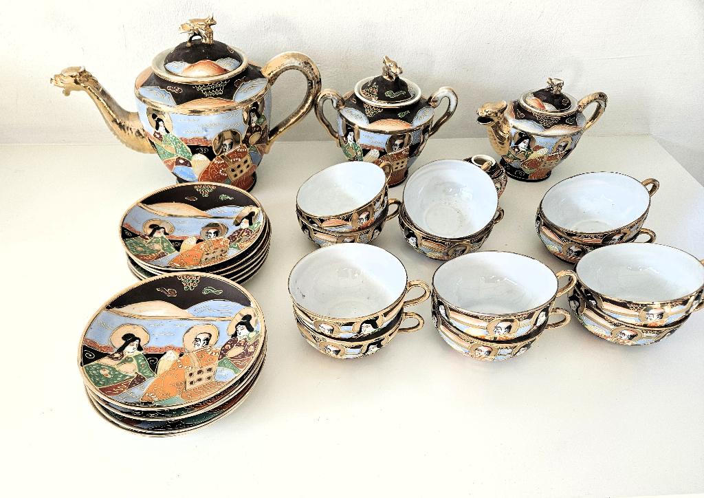 Japans thee servies met tas, bord, melkpot en suikerpot/vaas, Antiek en Kunst, Ophalen