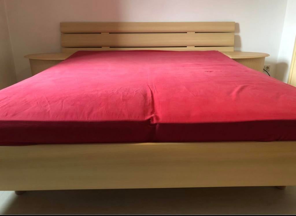 lit 160-200 et armoire ikea, Maison & Meubles, Enlèvement ou Envoi, Comme neuf