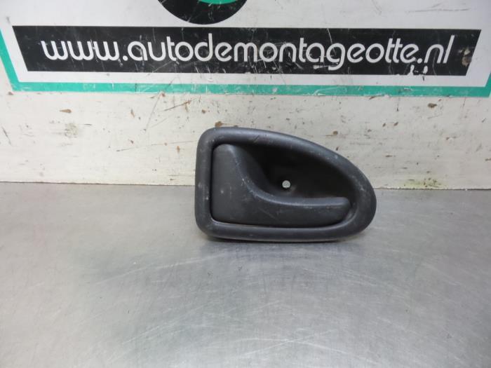 Poignée portière arrière camionnette d'un Opel Vivaro (Vi, Autos : Pièces & Accessoires, Carrosserie & Tôlerie, Opel, Utilisé