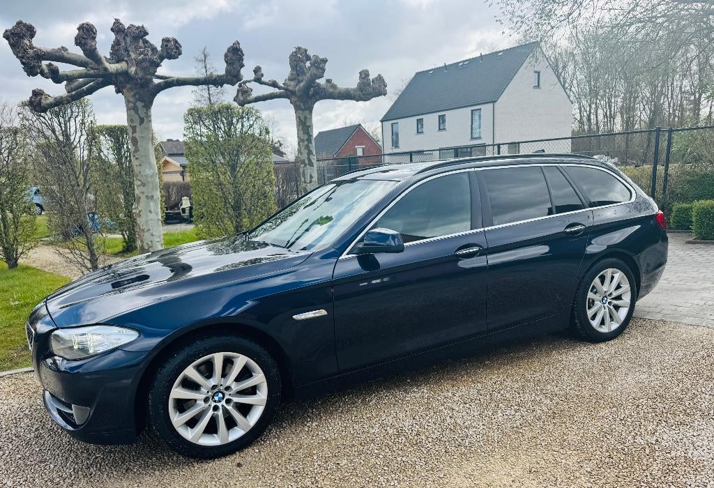 BELLE  BMW 520i, PANO, APPAREIL PHOTO, CUIR, Autos, BMW, Cuir, Euro 5, Entreprise, Carnet d'entretien