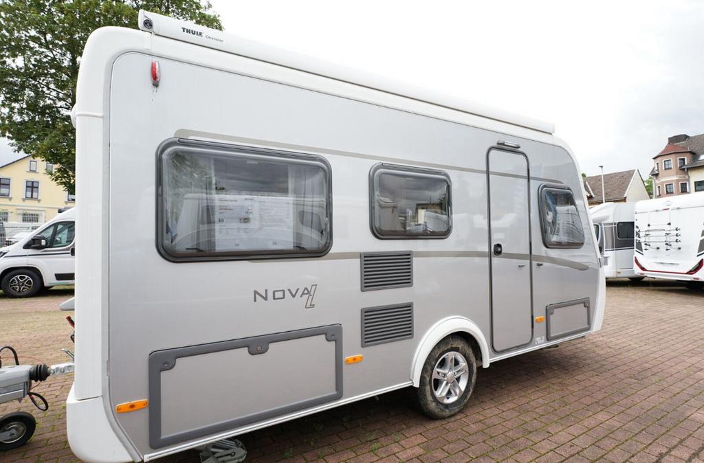 Eriba nova light 425 nieuw ongebruikt wegens overlijden, Caravans en Kamperen, Caravans, Standaardzit, Particulier, 4 tot 5 meter