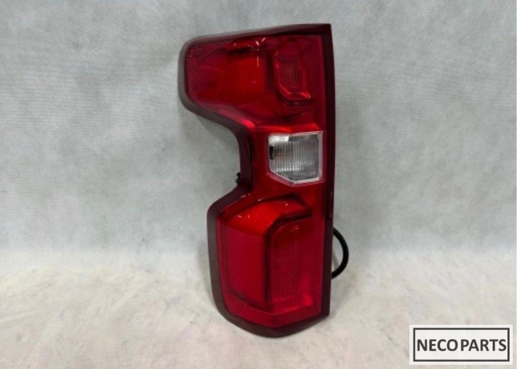 CHEVROLET SILVERADO ACHTERLICHT ORIGINEEL ALLES LEVERBAAR!!!, Gebruikt, -, Ophalen of Verzenden, -