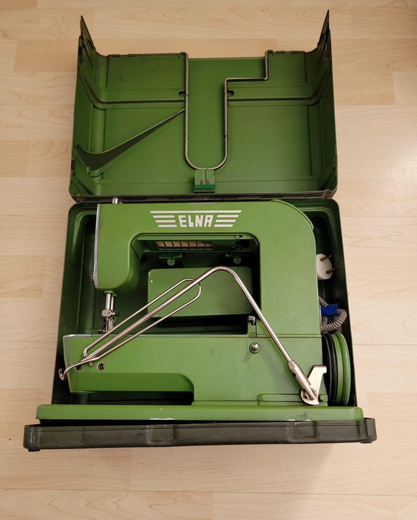 Machine à coudre ancienne ELNA dans sa valise., Enlèvement, Utilisé, Machine à coudre, Autres marques