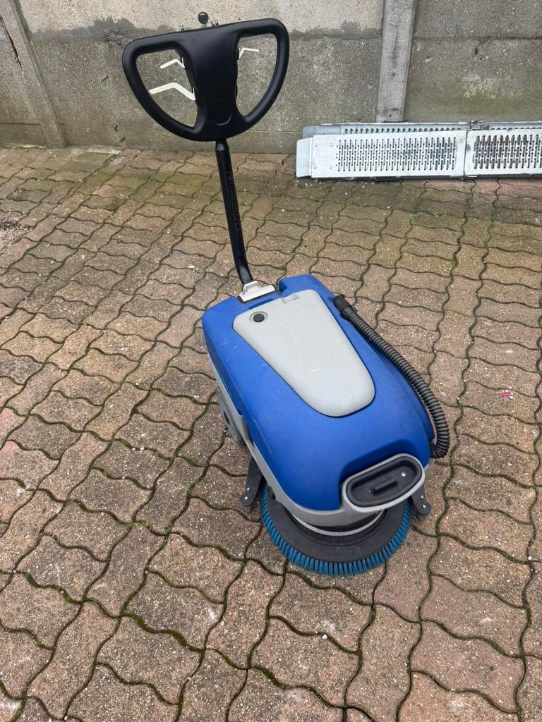 Autolaveuse Akio, Enlèvement, Machine de nettoyage à brosse