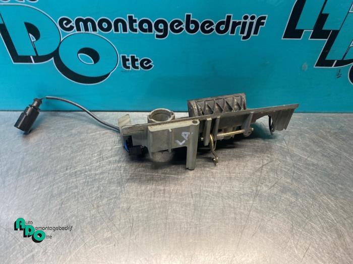 Handgreep Achterklep van een Volkswagen Caddy (Caddy 04-), Gebruikt, -, Volkswagen, -