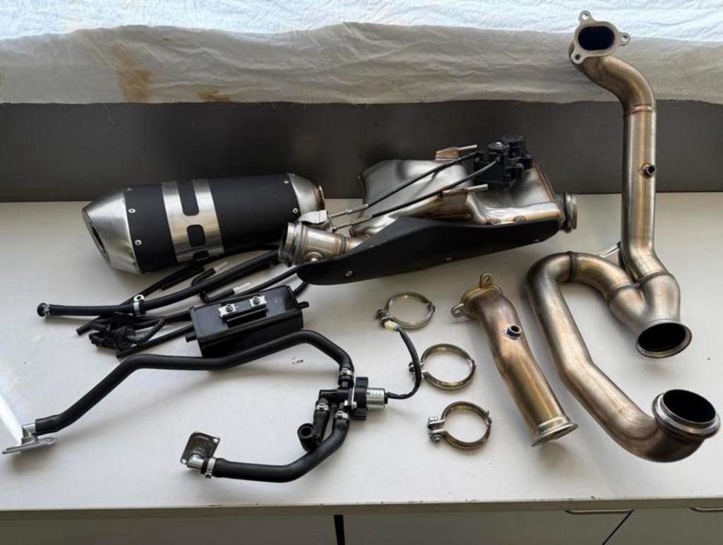 Ligne d'échappement OEM complète KTM Superduke 1290R Gen2  !, Enlèvement ou Envoi, Comme neuf