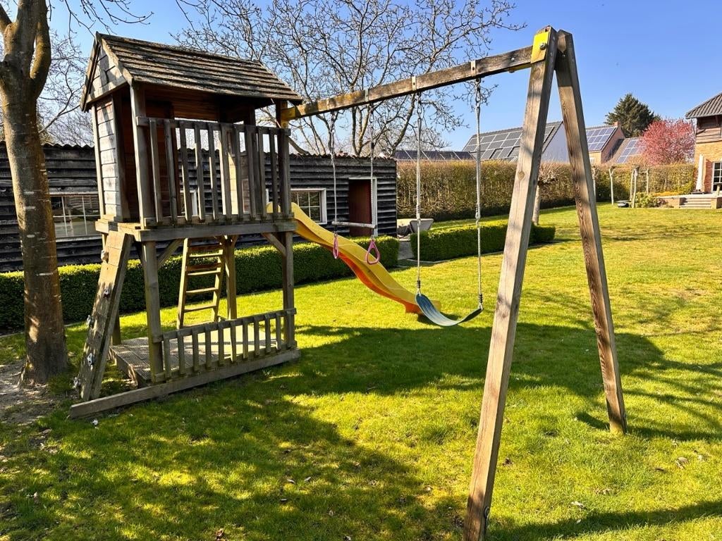 Speeltoestel / speelhuis met schommel, Ophalen, Gebruikt, Hout