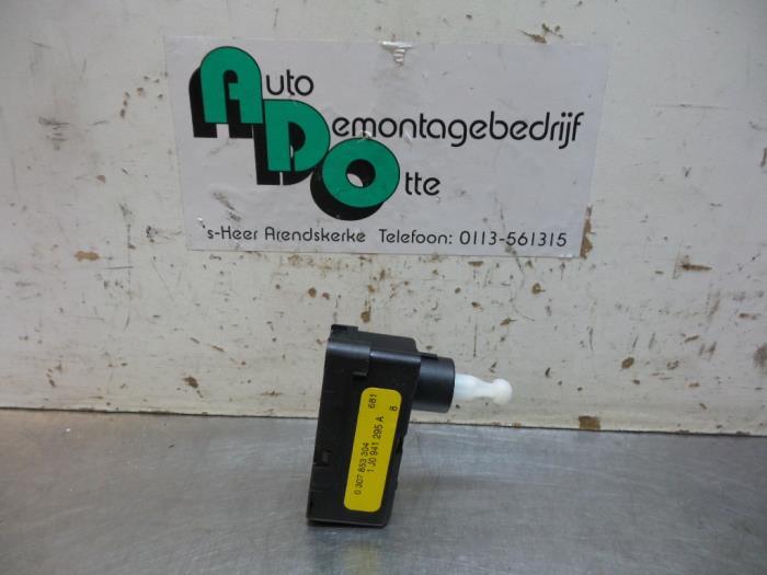 Koplampmotor van een Volkswagen Caddy (Caddy 04-), Gebruikt, -, Volkswagen, -