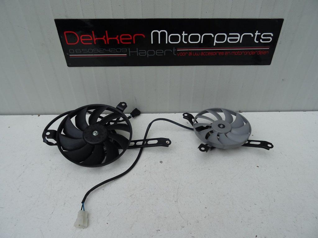 2x Koelvin Koelvinnen Yamaha YZF R1 2015-2016-2017-2018-2019, Motoren, Onderdelen | Yamaha, Ophalen of Verzenden