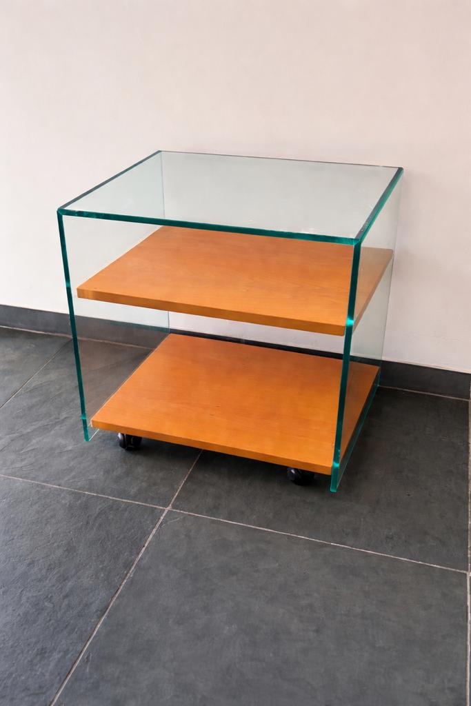 Design glazen tv/meubel / hifi kastje op wieltjes, Huis en Inrichting, Ophalen, Zo goed als nieuw