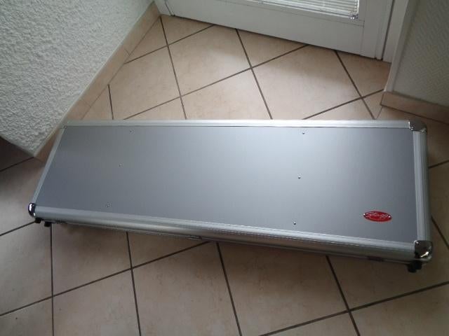 Flight Cases Coffre alu. pour guitare basse. Marque: "STAGG", Muziek en Instrumenten, Behuizingen en Koffers, Ophalen, Nieuw, Akoestische basgitaar