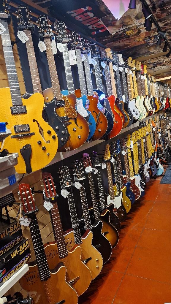 nieuwe en 2ehandse Godin & Hagstrom gitaren  aan -20%, Muziek en Instrumenten, Snaarinstrumenten | Gitaren | Elektrisch, Ophalen