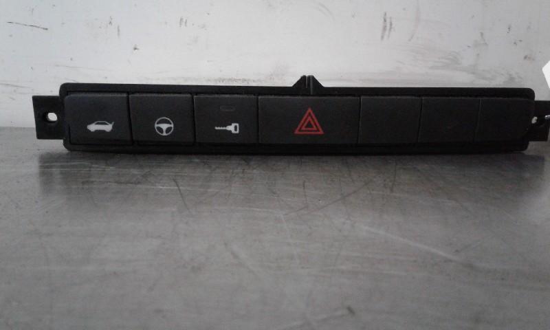 COMMUTATEUR DE FEUX DE DETRESSE Fiat Grande Punto (199), Autos : Pièces & Accessoires, Tableau de bord & Interrupteurs, Utilisé