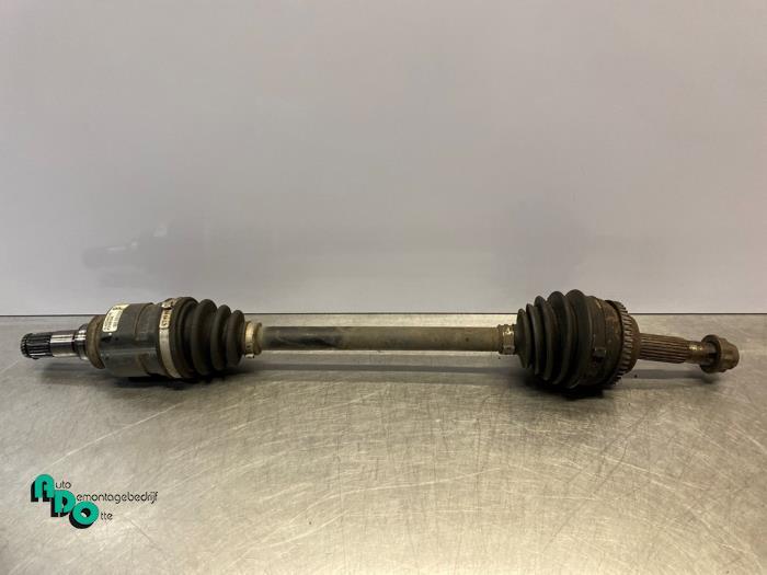 Aandrijfas links-voor van een Toyota Yaris (Yaris 1 02-), Gebruikt, -, -, Ophalen of Verzenden