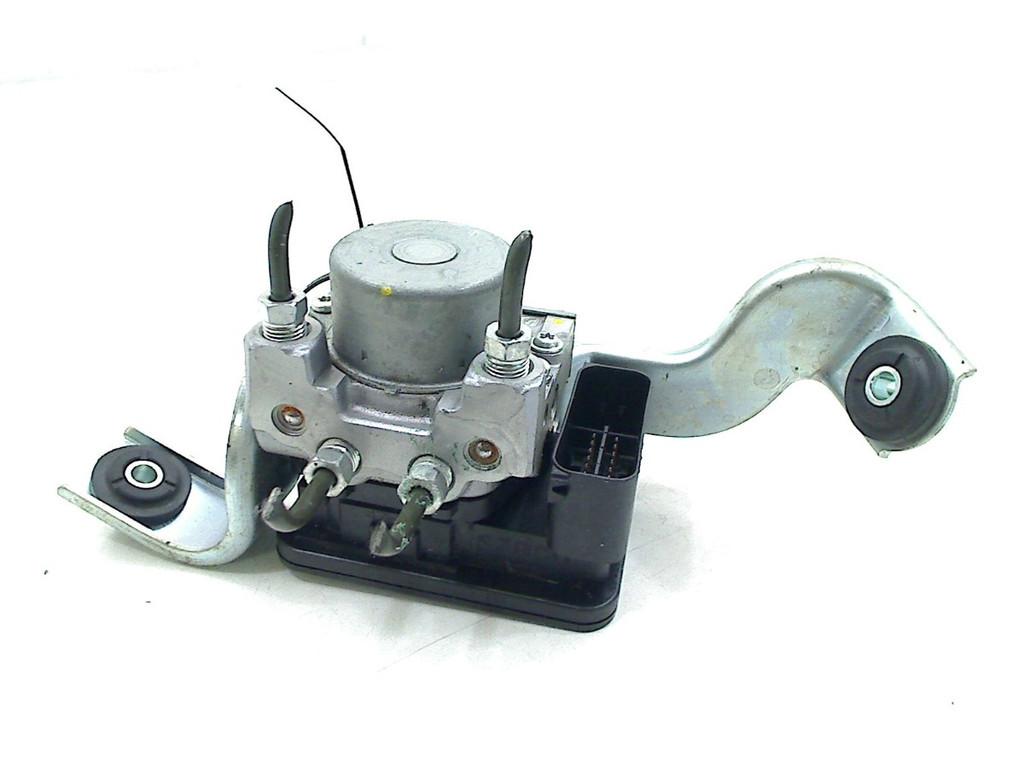 BLOC ABS (FREINS ANTI-BLOCAGE) Suzuki, Motos, Dhr. S. di Majo, Utilisé, Info@cama-motorparts.nl, P.J. Troelstraweg 8 8
3144 CX  MAASSLUIS, NL