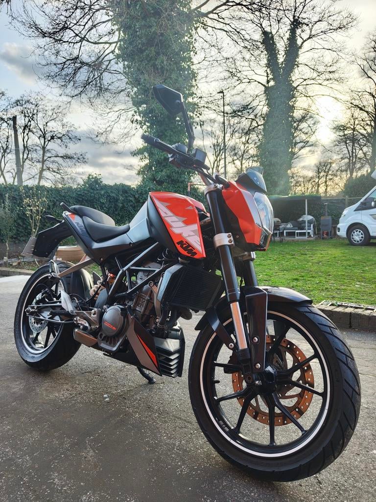 KTM Duke 125cc - 9 000 km - 2015, Particulier