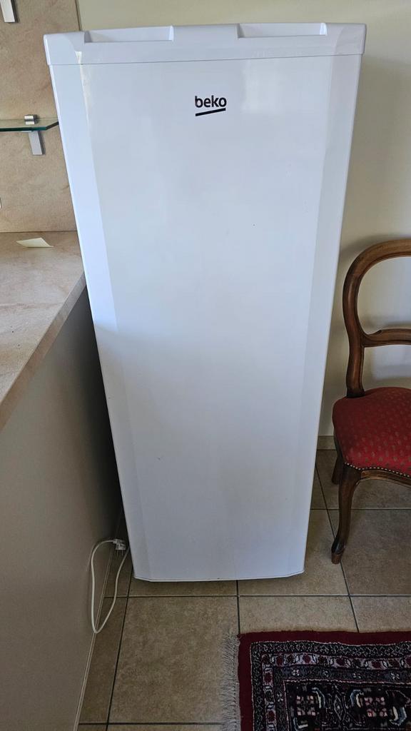 Grand frigo Beko, Moins de 60 cm, Congélateur, Comme neuf, Autoportant