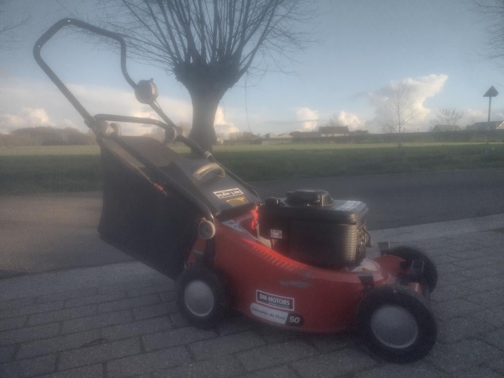 Grasmaaier briggs&stratton onderhoud gehad werkt goed, Ophalen, Cirkelmaaier, Opvangbak, Benzine-grasmaaier