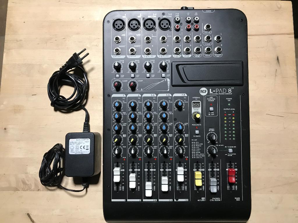 RCF  L-Pad 8 cx, Musique & Instruments, Enlèvement ou Envoi, Comme neuf, 5 à 10 canaux, Entrée micro