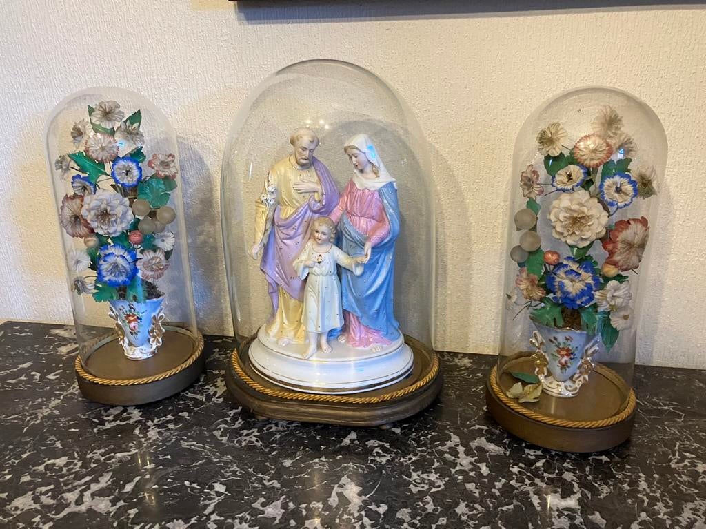 3 Antieke globes met Antiek beeldje bisquit, Antiek en Kunst, Antiek | Religieuze voorwerpen, Ophalen of Verzenden