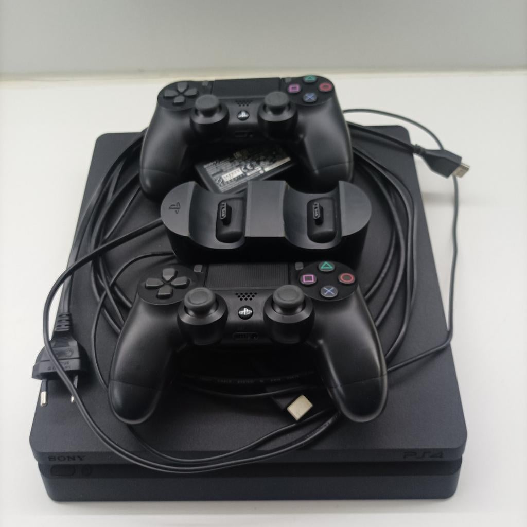PS4 Slim met 2 controllers en officieel Sony laadstation, Consoles de jeu & Jeux vidéo, Consoles de jeu | Sony PlayStation 4, Enlèvement