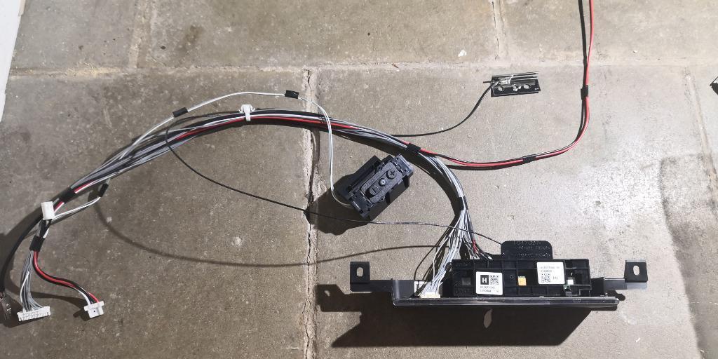 sony KD-55XE8505 wireless + cables + housing, Enlèvement ou Envoi, Utilisé, Moins de 2 mètres, Autres câbles