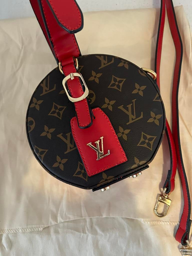 Louis vuitton handbag, Handtassen en Accessoires, Tassen | Schoudertassen, Ophalen of Verzenden, Zo goed als nieuw