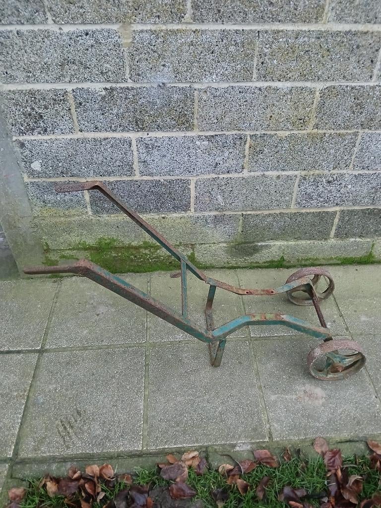 Kar / transportkar / gietijzeren wielen, Ophalen